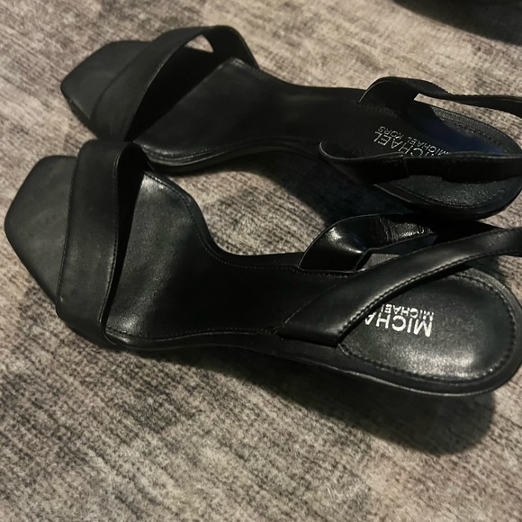 Michael kors shoes black -   both shoes are an 8 - Picture 2 of 2